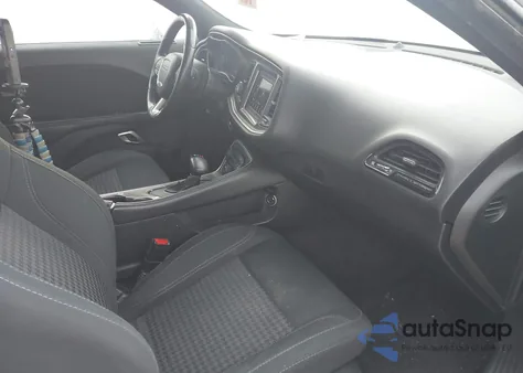 2019 Dodge Challenger Sxt z USA, uszkodzony, nr VIN 2C3CDZAG6KH549433